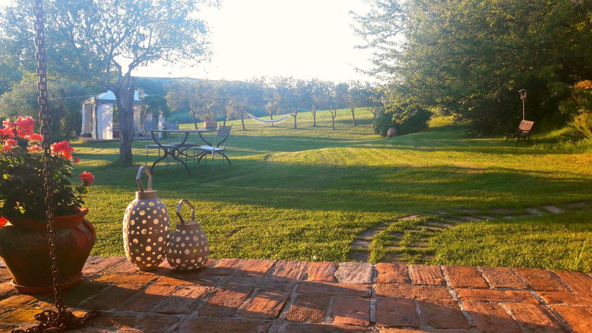 Le Bumbarelle Bed & Breakfast Tavoleto Eksteriør bilde